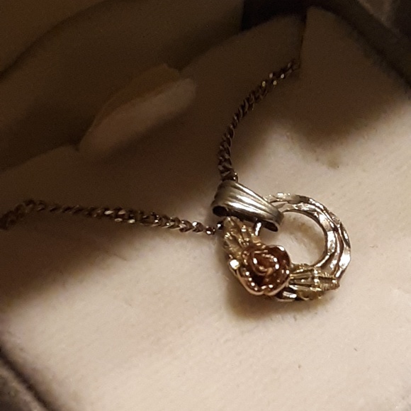 2/1 Bundle Black Hills Gold Earrings & Necklace - Picture 4 of 8